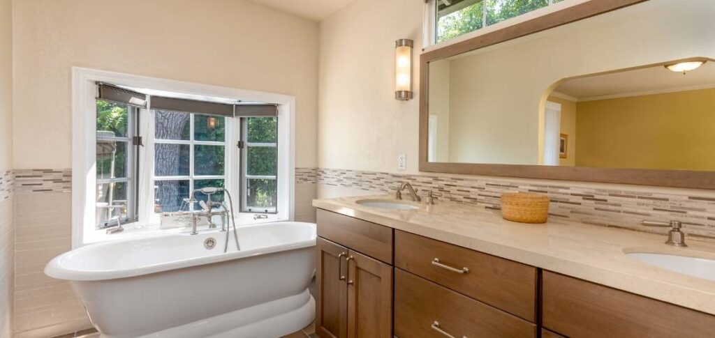 bay window bathroom
